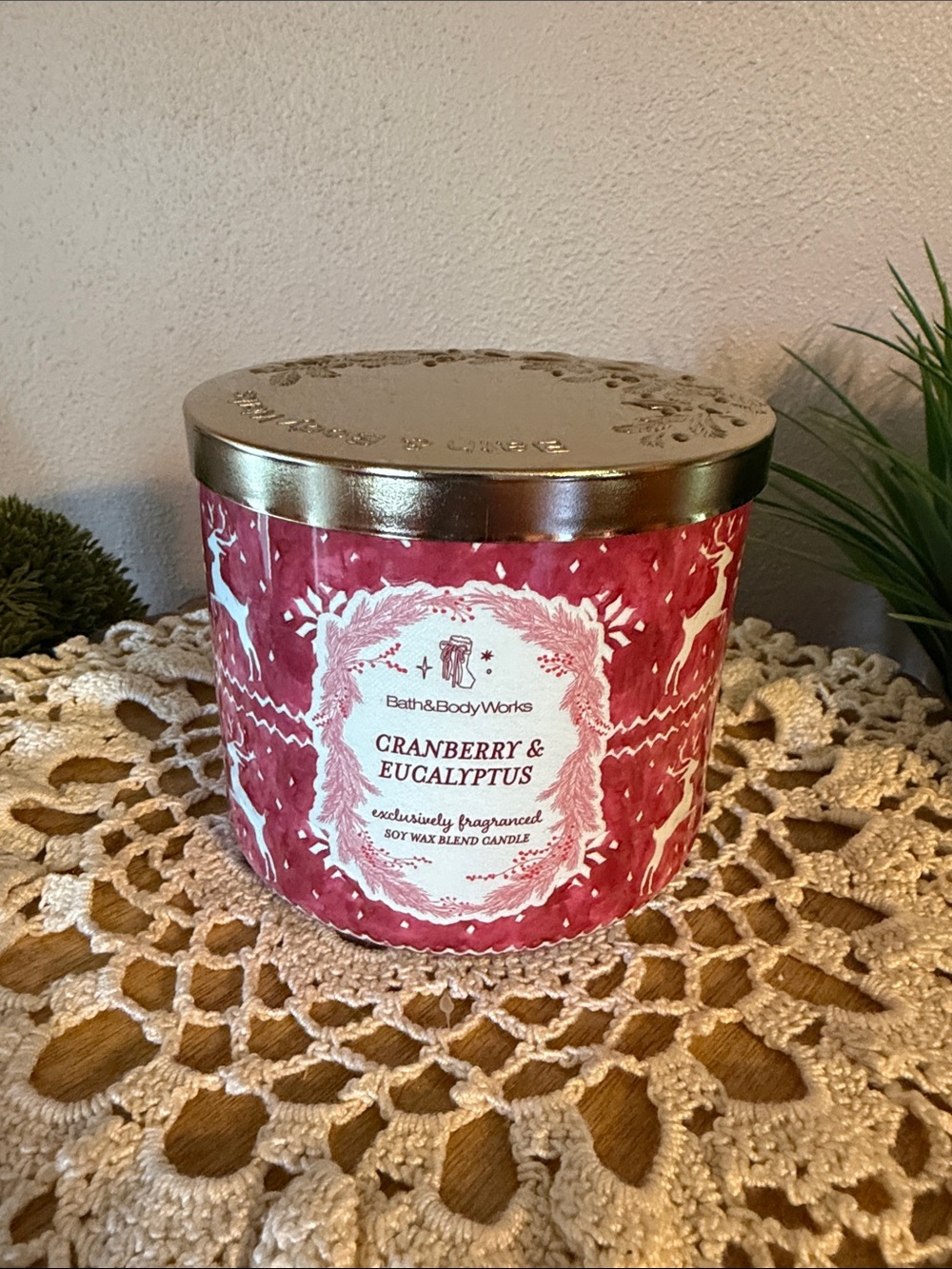 Bath & Body Works Cranberry & Eucalyptus Candle with Gold Lid - Red